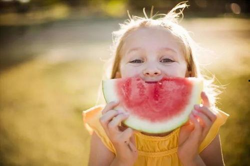 夏日吃瓜情头小孩,夏日吃瓜情头小孩的欢乐时光