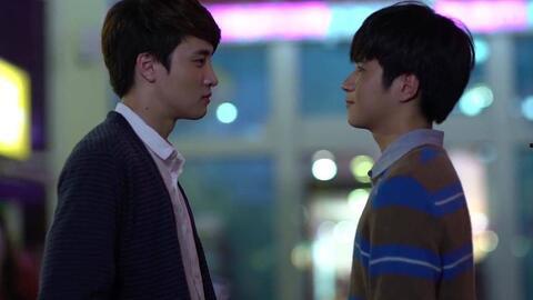 请少爷吃瓜,一场宫廷秘史的甜蜜邂逅