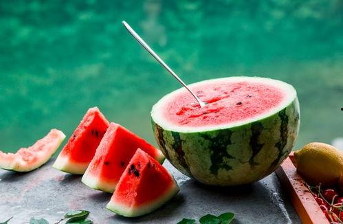 清凉夏天吃瓜,瓜果飘香——畅享夏日美味时光