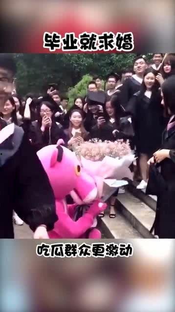 求婚时吃瓜,一场别开生面的求婚盛宴