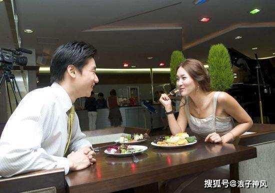 吃瓜别人相亲,吃瓜群众围观那些甜蜜与尴尬瞬间