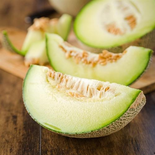 红冠蜜瓜和牛奶吃,尽享夏日清凉美味